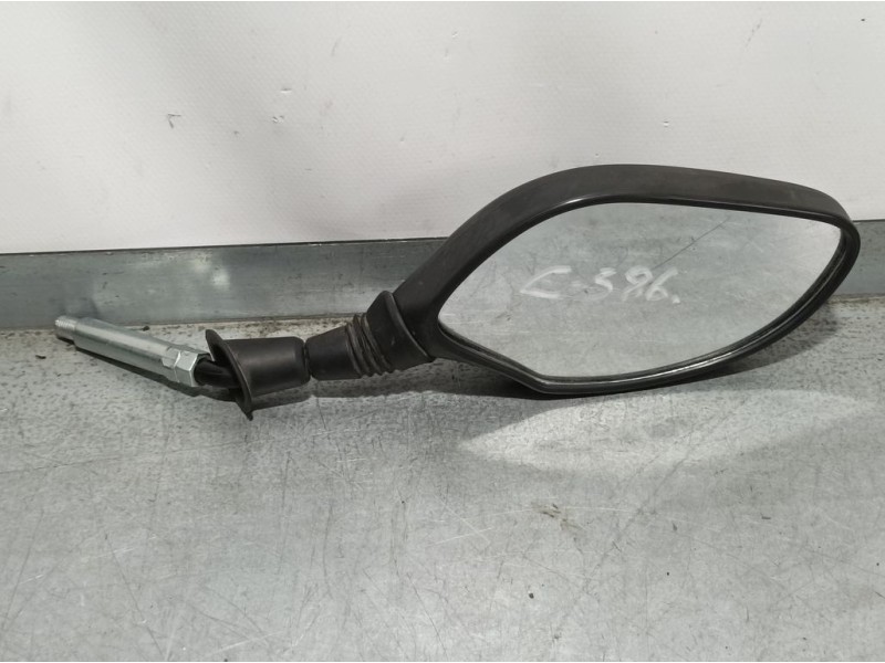 Recambio de retrovisor derecho para honda sh 125i sh 125i referencia OEM IAM   