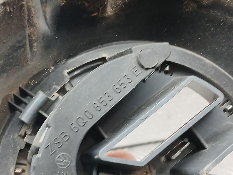 Recambio de rejilla delantera para volkswagen polo sport referencia OEM IAM 6Q0653653E  