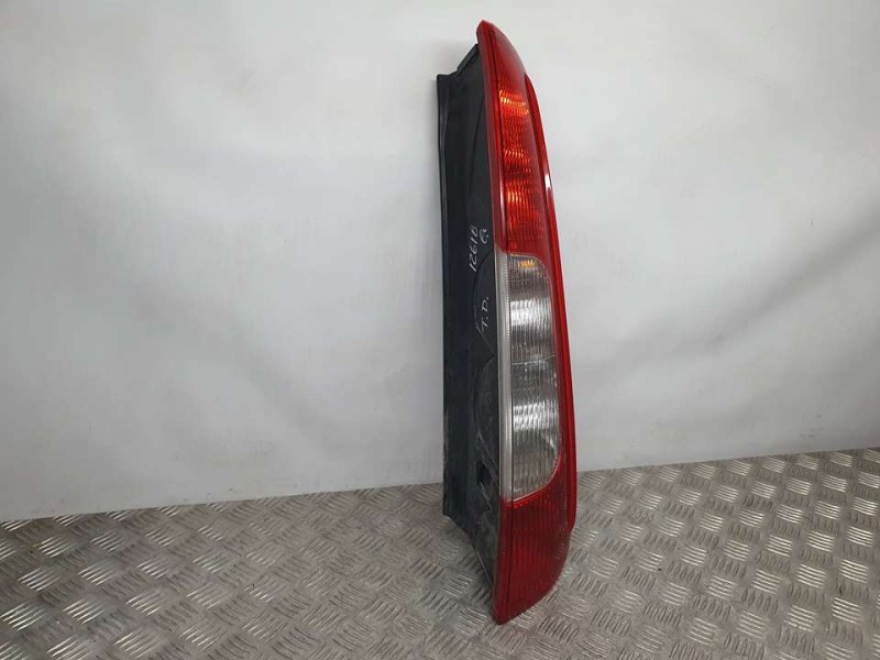 Recambio de piloto trasero derecho para ford focus c-max (cap) trend (d) referencia OEM IAM SIN REF  