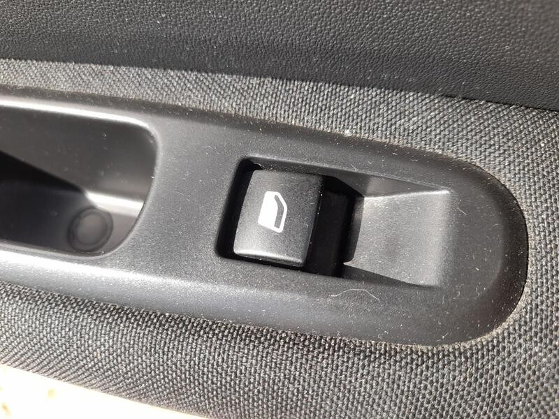 Recambio de mando elevalunas trasero izquierdo para citroën c3 iii (sx) 1.2 vti 82 referencia OEM IAM 96762292ZD  