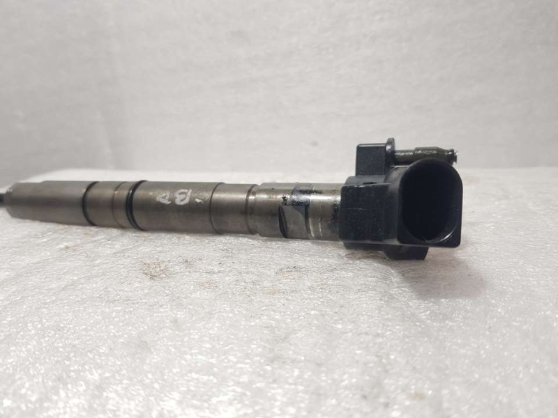 Recambio de inyector para volkswagen scirocco (137) 2.0 tdi referencia OEM IAM 03L130277  