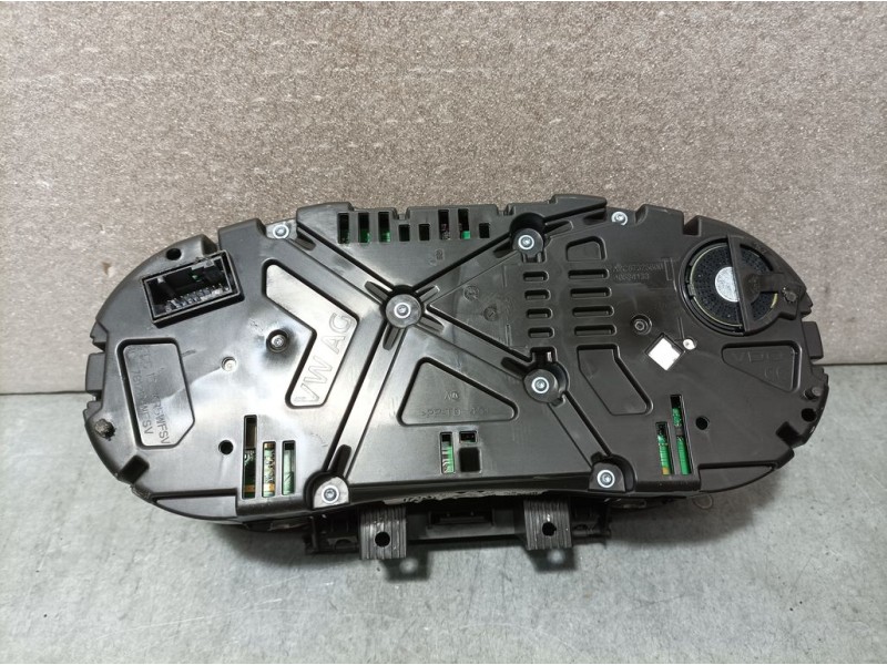 Recambio de cuadro instrumentos para volkswagen polo (6c1) trendline referencia OEM IAM 6C0920730 A2C90264500 VDO