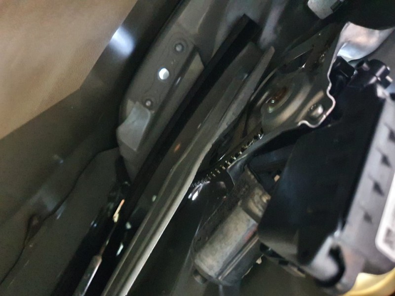 Recambio de elevalunas trasero derecho para toyota avensis touring sports advance referencia OEM IAM 6983005131  ELECTRICO