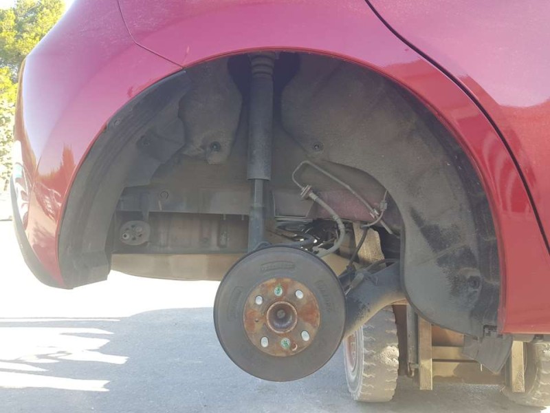 Recambio de plastico pase rueda tras. dch. para mazda 2 lim. () origin referencia OEM IAM   