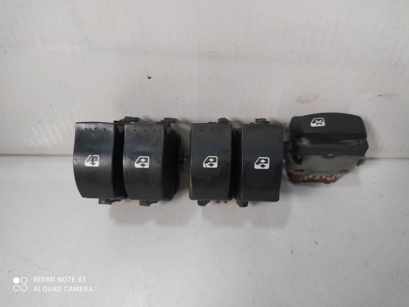 Recambio de mando elevalunas delantero izquierdo para renault megane ii familiar authentique confort referencia OEM IAM   