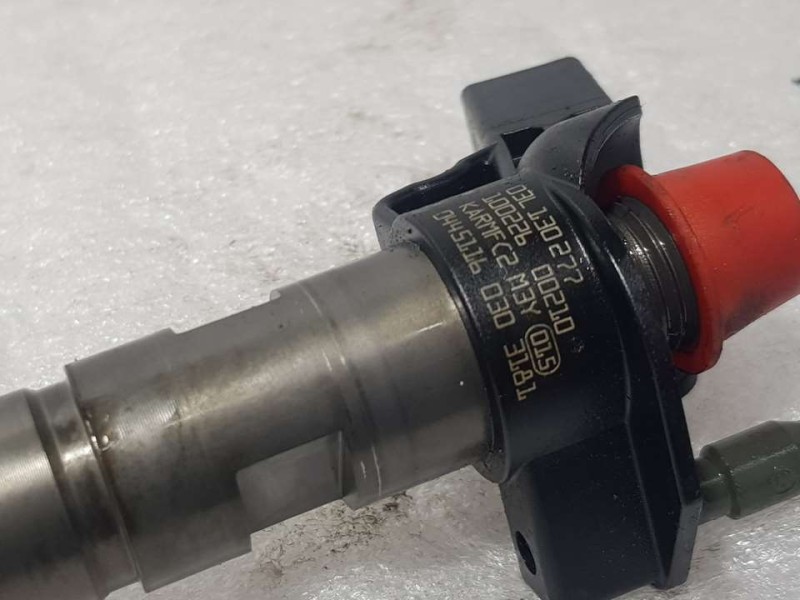Recambio de inyector para volkswagen scirocco (137) 2.0 tdi referencia OEM IAM 03L130277  