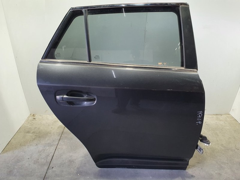 Recambio de puerta trasera derecha para toyota avensis touring sports advance referencia OEM IAM 6700305180  