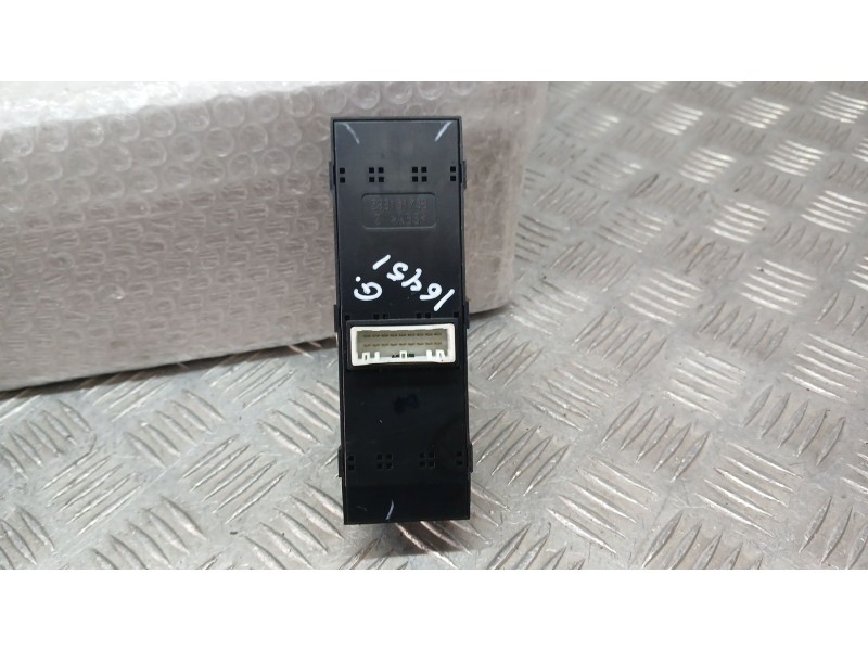 Recambio de mando elevalunas delantero izquierdo para hyundai i20 ii (gb, ib) 1.2 referencia OEM IAM 93570C8110  