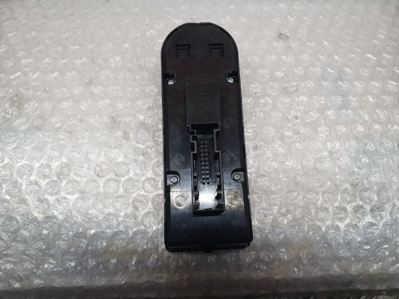 Recambio de mando elevalunas delantero izquierdo para opel zafira b cosmo referencia OEM IAM 13228699  