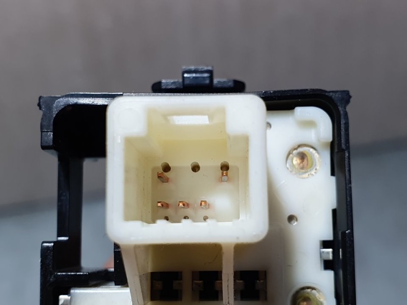 Recambio de mando elevalunas delantero derecho para toyota auris active referencia OEM IAM 8481002130  