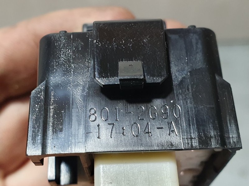 Recambio de mando elevalunas delantero derecho para toyota auris active referencia OEM IAM 8481002130  