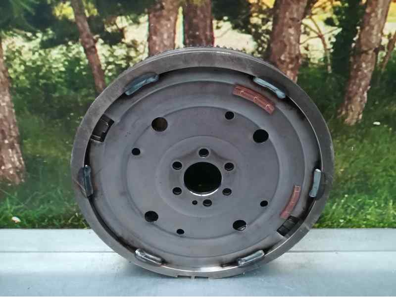 Recambio de volante motor para volkswagen polo 1.0 tsi referencia OEM IAM 04C105266F  LUK