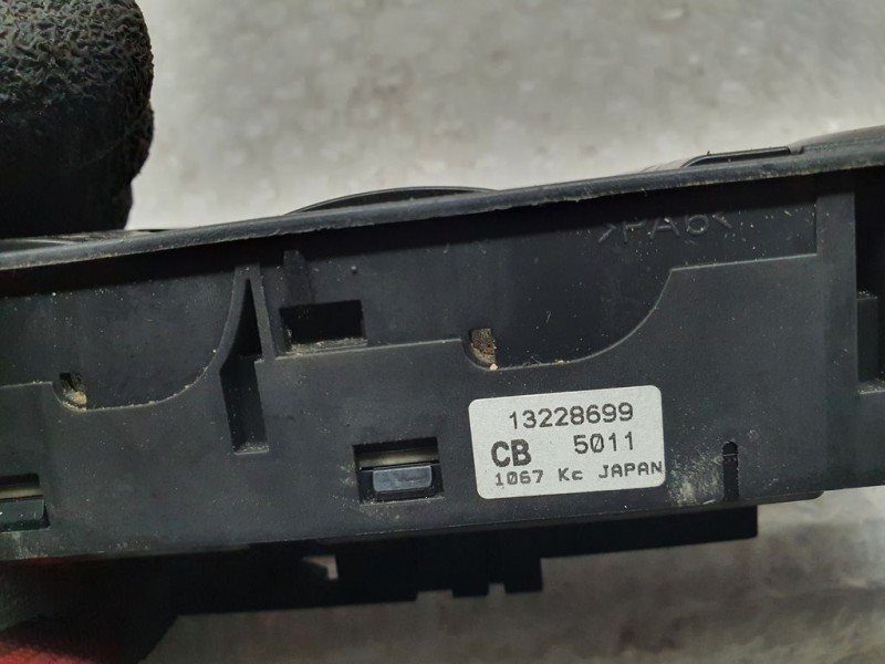 Recambio de mando elevalunas delantero izquierdo para opel zafira b cosmo referencia OEM IAM 13228699  