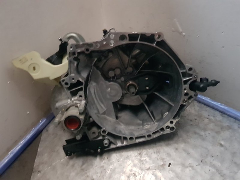 Recambio de caja cambios para peugeot 2008 (--.2013) 1.5 blue hdi referencia OEM IAM 20ET69 8609682B 5VELOCIDADES