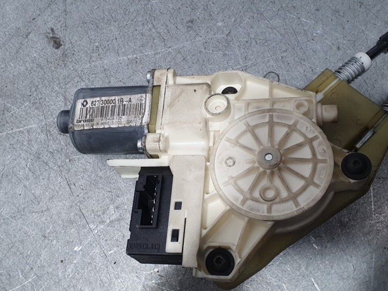 Recambio de elevalunas trasero derecho para renault laguna grandtour iii dynamique referencia OEM IAM 827000001R  ELECTRICO