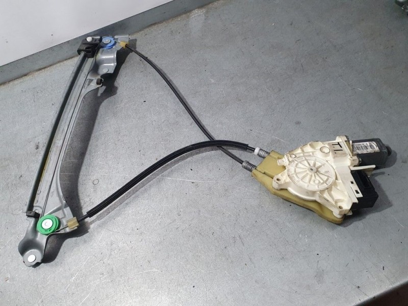 Recambio de elevalunas trasero izquierdo para renault laguna grandtour iii dynamique referencia OEM IAM 827010001R  ELECTRICO