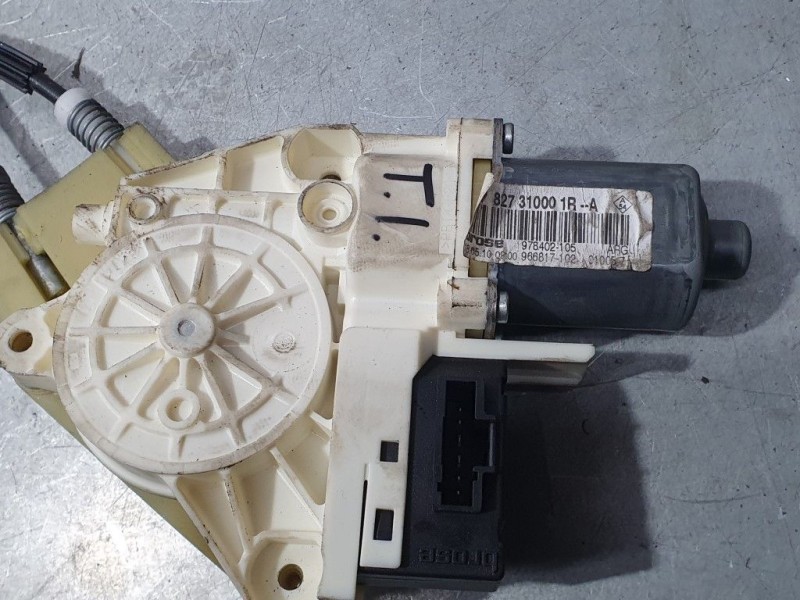 Recambio de elevalunas trasero izquierdo para renault laguna grandtour iii dynamique referencia OEM IAM 827010001R  ELECTRICO