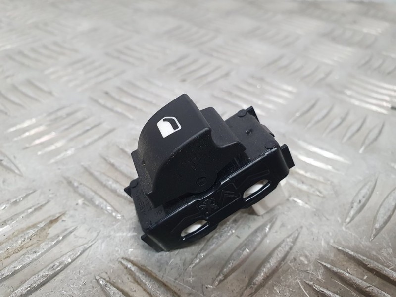 Recambio de mando elevalunas delantero derecho para peugeot 2008 (--.2013) 1.5 blue hdi referencia OEM IAM 98242560ZD  