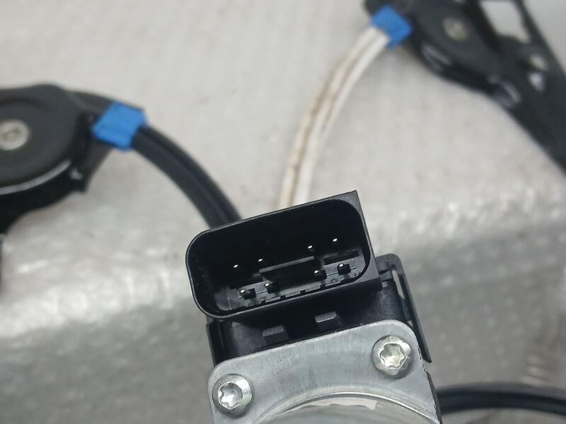 Recambio de elevalunas trasero derecho para peugeot 508 gt line referencia OEM IAM 9827880680  