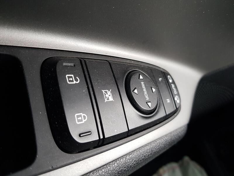 Recambio de mando elevalunas delantero izquierdo para kia niro i (de) 1.6 gdi hybrid referencia OEM IAM 93570G5310 C/ MANDO RETR