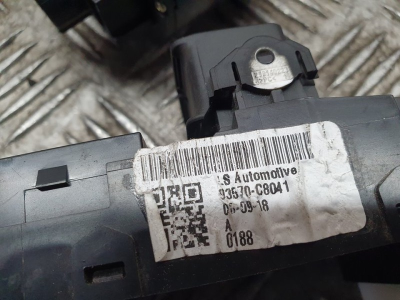 Recambio de mando elevalunas delantero izquierdo para hyundai i20 active classic blue referencia OEM IAM 93570C8041  