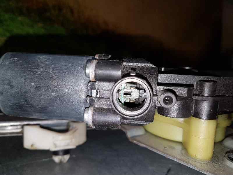 Recambio de elevalunas delantero derecho para renault kangoo referencia OEM IAM  2 PINS ELECTRICO