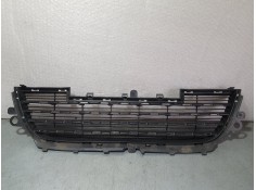 Recambio de rejilla paragolpes central para peugeot 2008 (--.2013) 1.5 blue hdi referencia OEM IAM 9678059477  INFERIOR