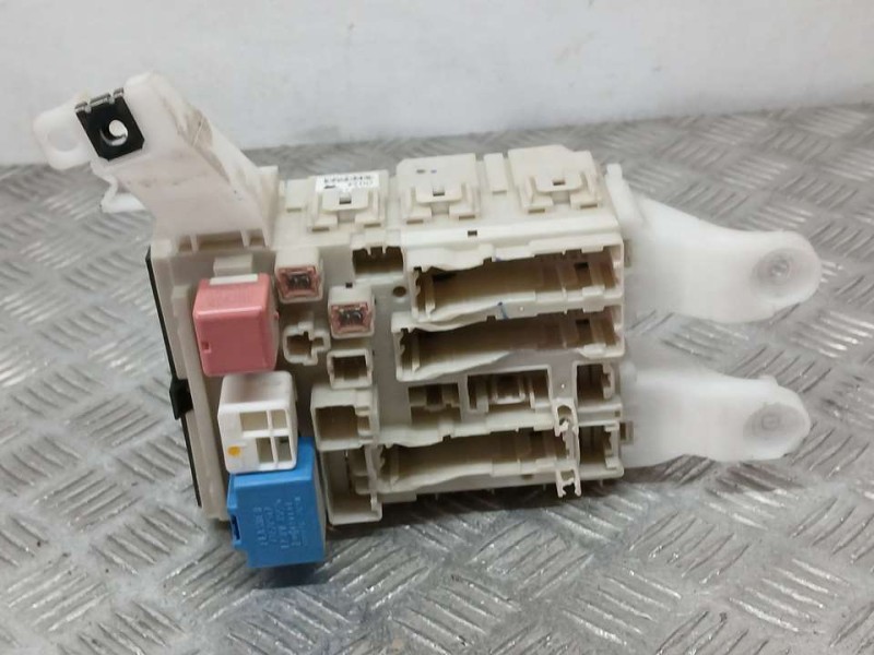 Recambio de caja reles / fusibles para toyota verso active referencia OEM IAM 311759K05  