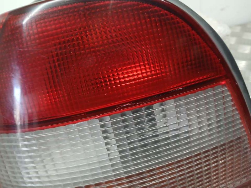 Recambio de piloto trasero izquierdo para nissan sunny berlina (n14) lx referencia OEM IAM B655962C20 22063324 ROZADO KOITO