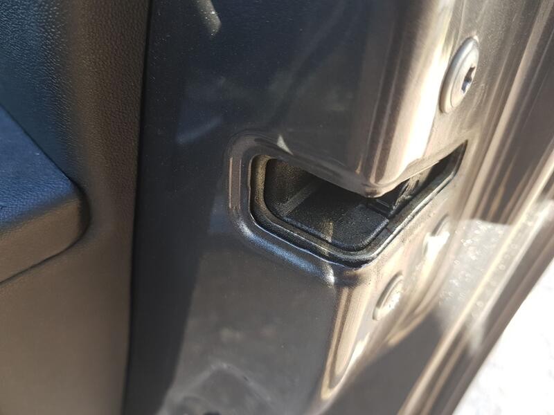 Recambio de cerradura puerta delantera derecha para peugeot 108 1.0 vti 72 referencia OEM IAM B000961880  