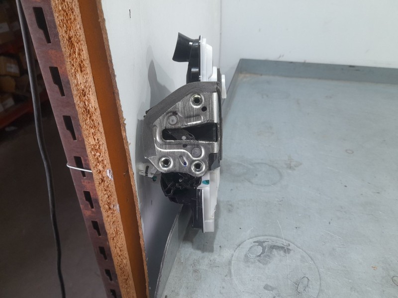 Recambio de cerradura puerta delantera izquierda para peugeot 108 1.0 vti 72 referencia OEM IAM B000843080  