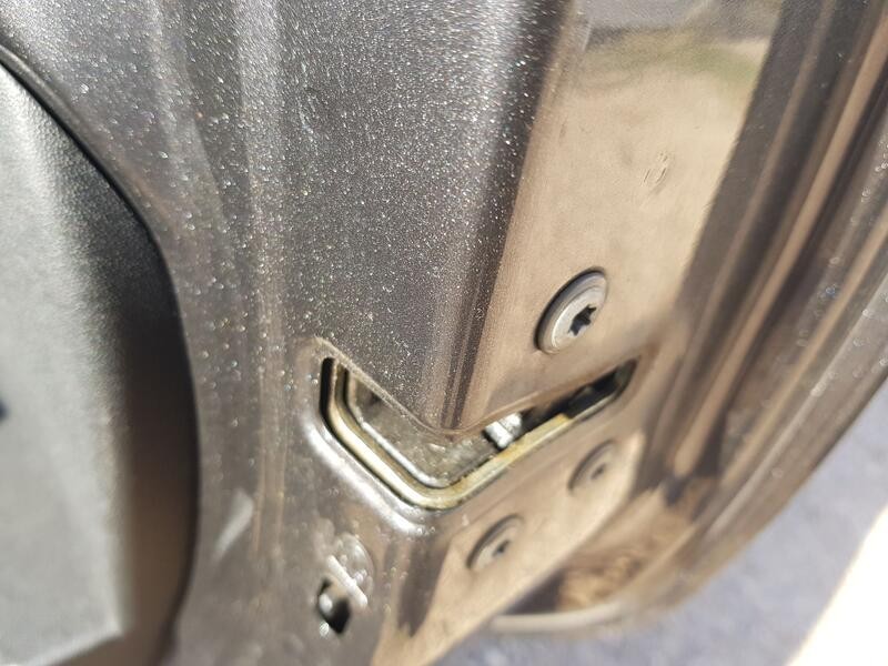 Recambio de cerradura puerta trasera derecha para peugeot 108 1.0 vti 72 referencia OEM IAM B001173880  