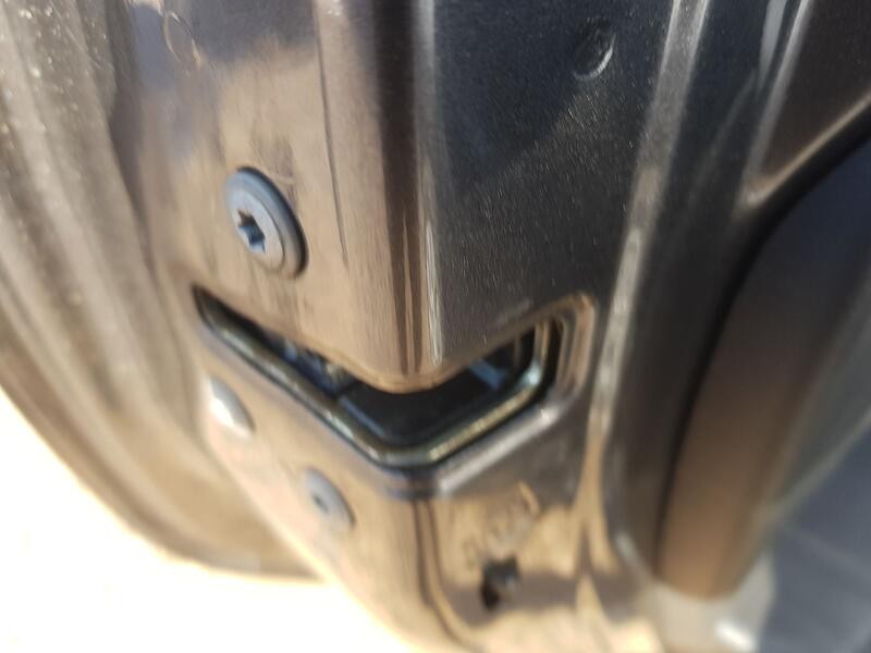 Recambio de cerradura puerta trasera izquierda para peugeot 108 1.0 vti 72 referencia OEM IAM B001174180  