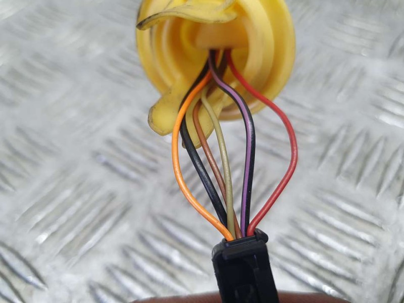 Recambio de retrovisor izquierdo para peugeot 308 confort referencia OEM IAM SIN REF  ELECTRICO 6 CABLES