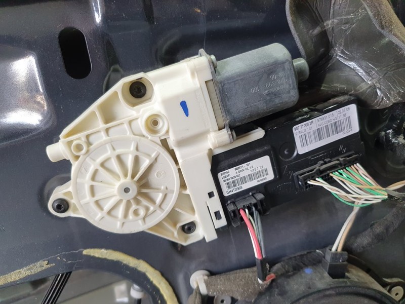 Recambio de elevalunas delantero izquierdo para renault laguna iii expression referencia OEM IAM   ELÉCTRICO