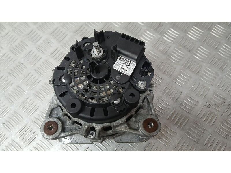 Recambio de alternador para renault megane iv berlina 5p business referencia OEM IAM 231004EA0A BOSCH F000BL0825