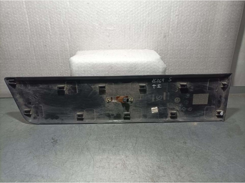Recambio de moldura para peugeot boxer combi 333 l2h2 allure blue-hdi 165 referencia OEM IAM 1317360070 1306612070 TRASERA IZQUI