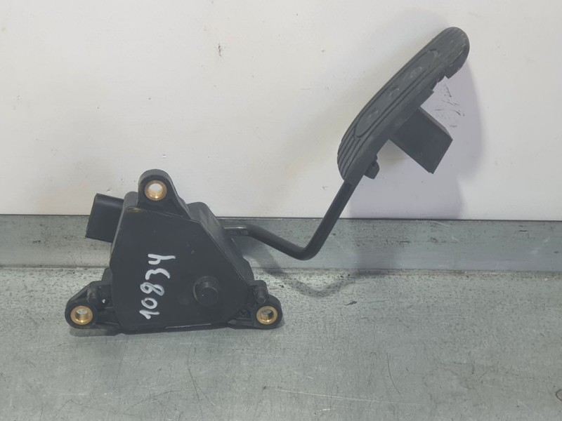 Recambio de potenciometro pedal para nissan note (e11e) acenta referencia OEM IAM 18002AX700  6 PINS