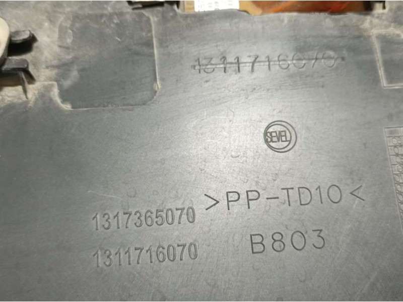 Recambio de moldura para peugeot boxer combi 333 l2h2 allure blue-hdi 165 referencia OEM IAM 13117106070 1317365070 TRASERA DERE