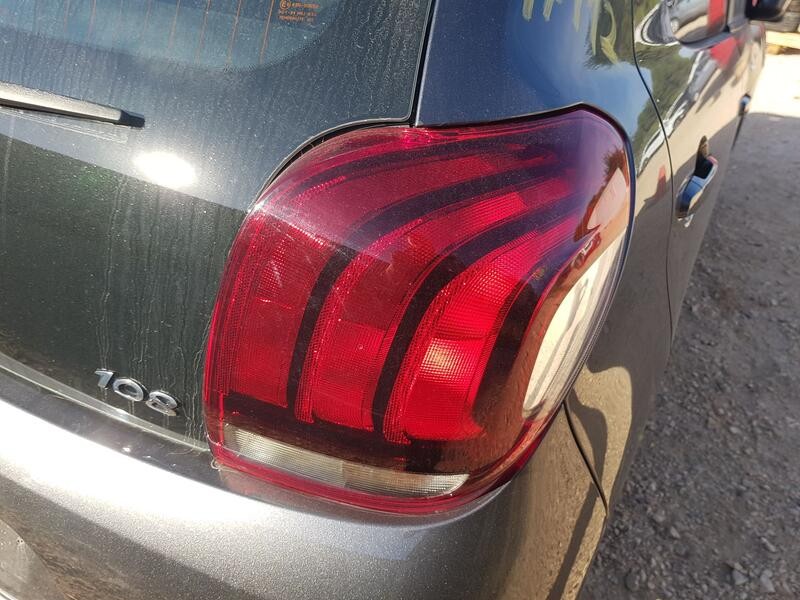 Recambio de piloto trasero derecho para peugeot 108 1.0 vti 72 referencia OEM IAM B001031180  