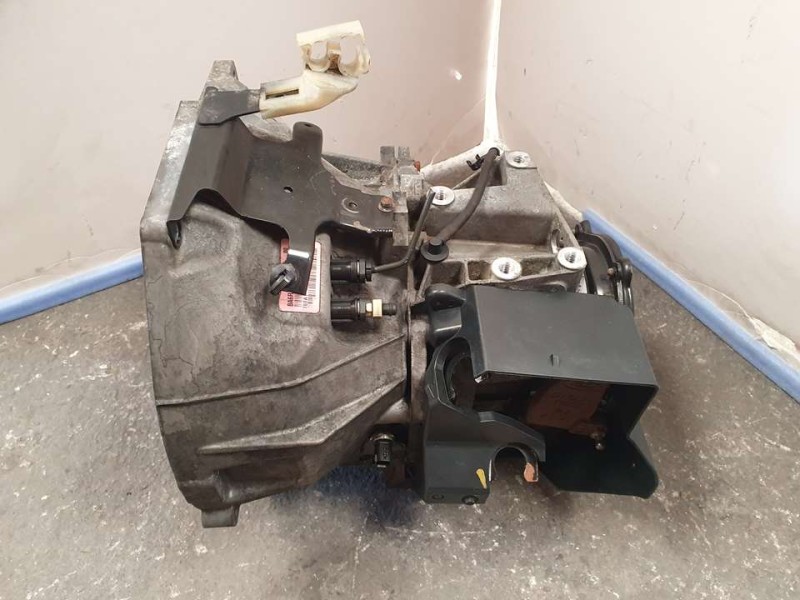Recambio de caja cambios para ford fiesta (ccn) ambiente referencia OEM IAM BA6R7002ABE 190314 5VELOCIDADES