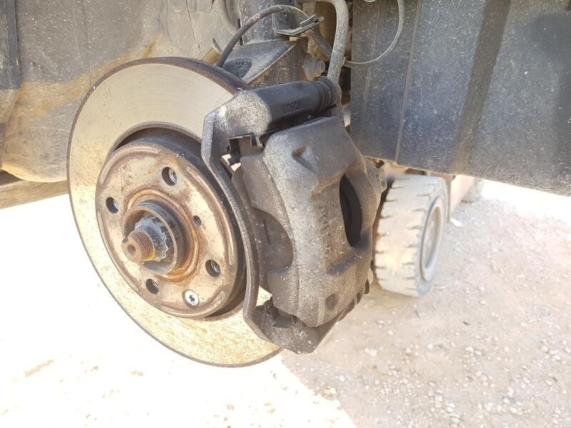 Recambio de pinza freno delantera derecha para peugeot 108 1.0 vti 72 referencia OEM IAM 4401G9 BOSCH 