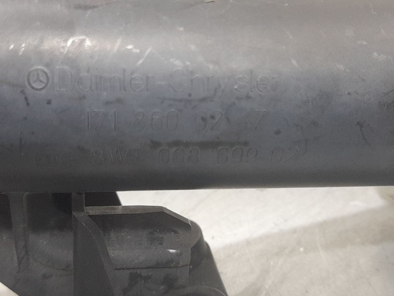 Recambio de inyector lavafaros para toyota yaris (_p13_) 1.5 (nsp131_) referencia OEM IAM 1718600247 8WT00869902 HELLA