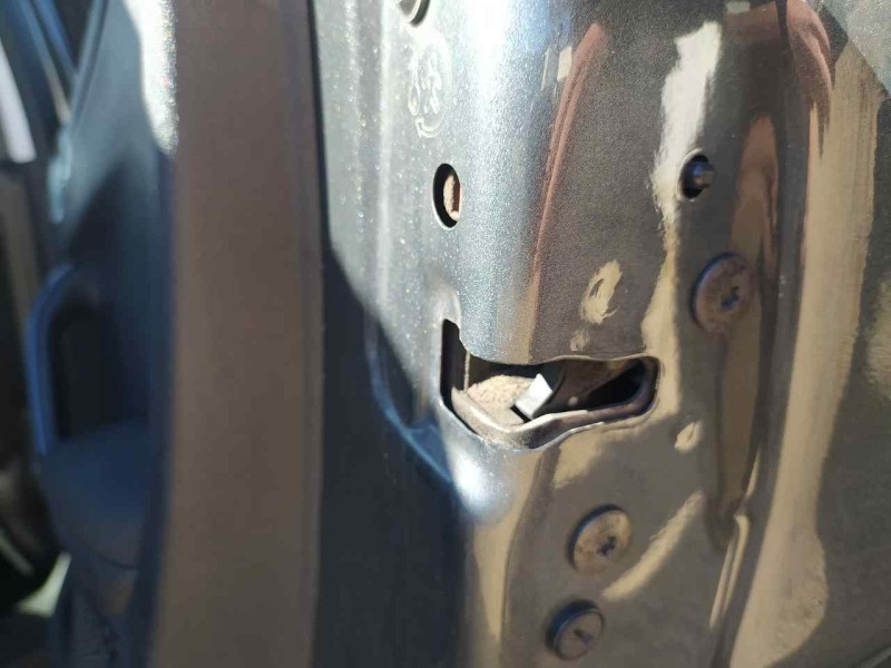 Recambio de cerradura puerta trasera derecha para peugeot 208 style referencia OEM IAM 9812501180  