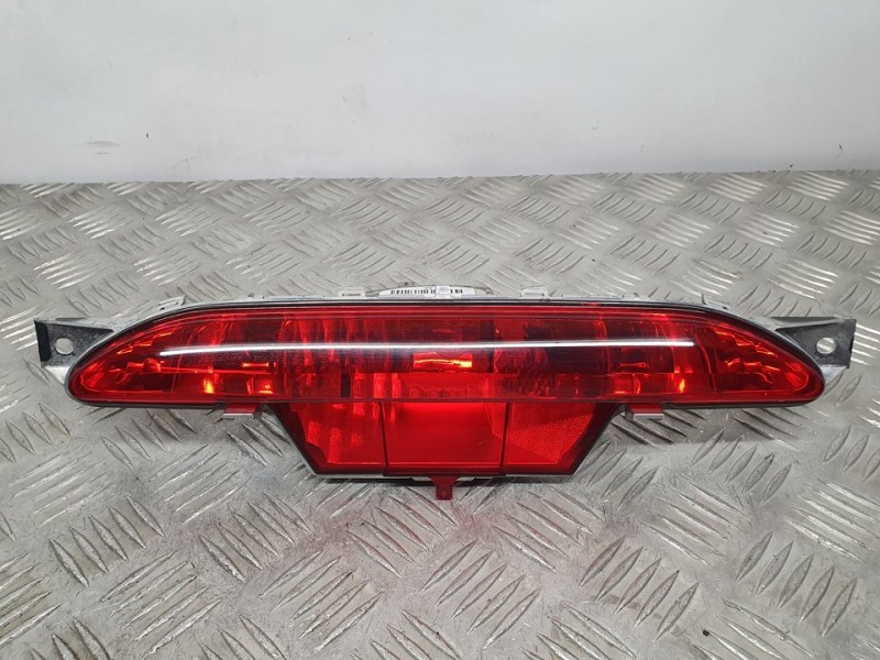 Recambio de piloto trasero central para peugeot 208 (p2) active referencia OEM IAM 2NE010830  