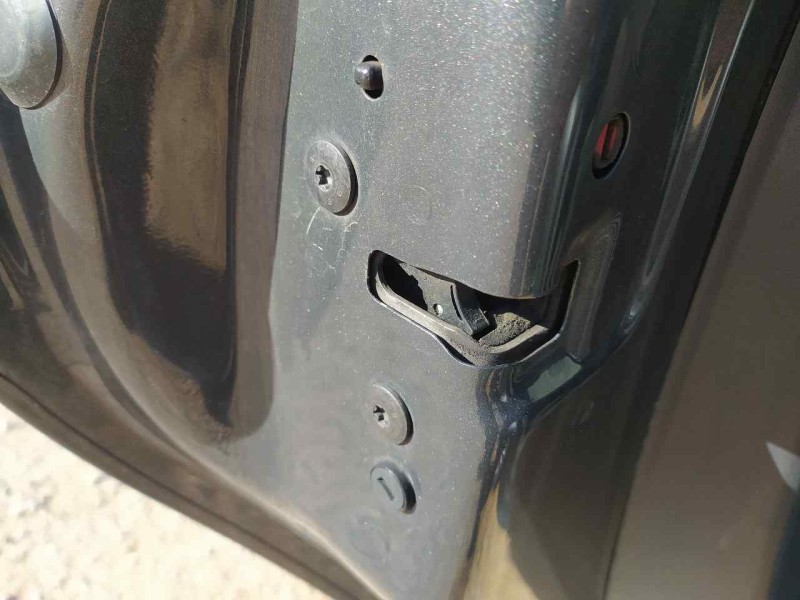 Recambio de cerradura puerta trasera izquierda para peugeot 208 style referencia OEM IAM 9812501280  