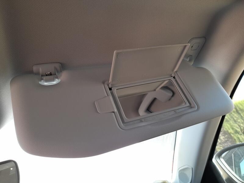 Recambio de parasol derecho para peugeot 2008 ii (ud_, us_, uy_, uj_, ur_, uc_) 1.2 puretech 100 referencia OEM IAM 98100807PR  