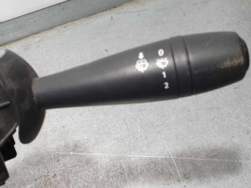 Recambio de mando limpia para dacia dokker ambiance referencia OEM IAM 8201168003  