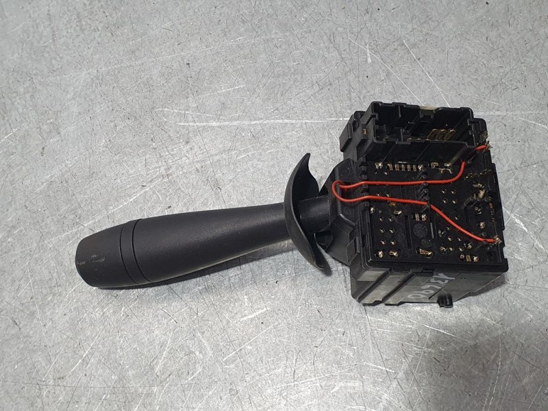 Recambio de mando limpia para dacia dokker ambiance referencia OEM IAM 8201168003  