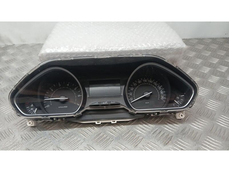 Recambio de cuadro instrumentos para peugeot 208 style referencia OEM IAM 9813848780  SN10849